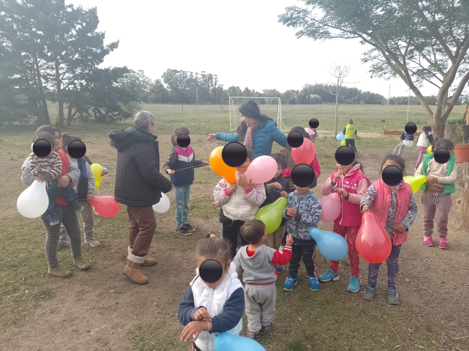 Visita recreativa y donación de alimentos, ropa y juguetes